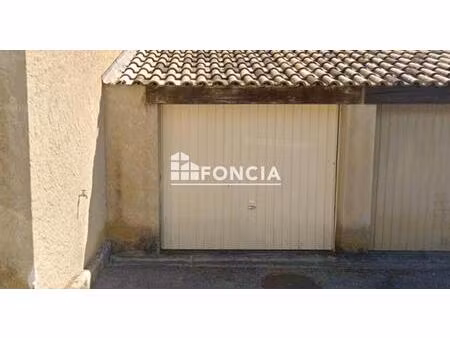 lots de deux garage à la vente