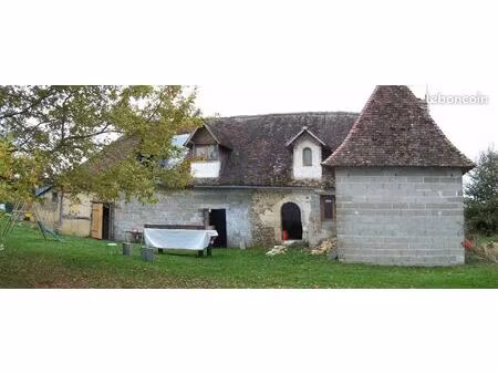 ancienne grange en pierre à rénover – rénovation complète – toiture et maconnerie à repren