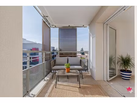 appartement t2 à meyzieu dans résidence récente proche tramway