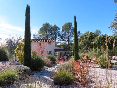 cotignac – jolie maison avec vue dégagée  appartement indépendant et bel espace piscine