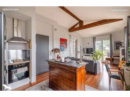 appartement 51m2 + terrasse de 70m2 + 2 places de parking sécurisées