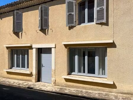 dans un joli village paisible  maison ancienne entièrement rénovée sur 136 m²