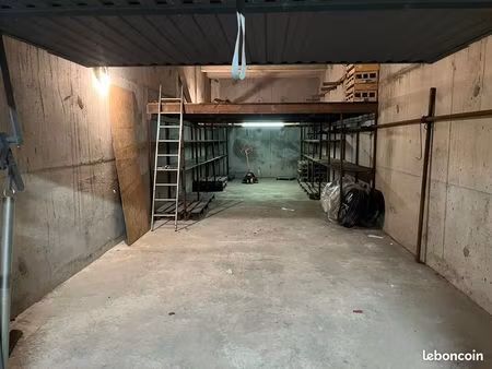 grand garage / box 50m² + 30 m² de stockage