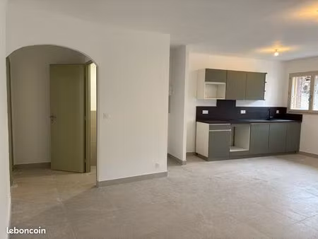 maison t3 rénovée centre-ville nîmes avec cour et terrasse