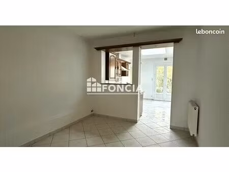 tram & commerces à deux pas – maison lumineuse à fort potentiel