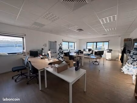 local 700 m² le coteau