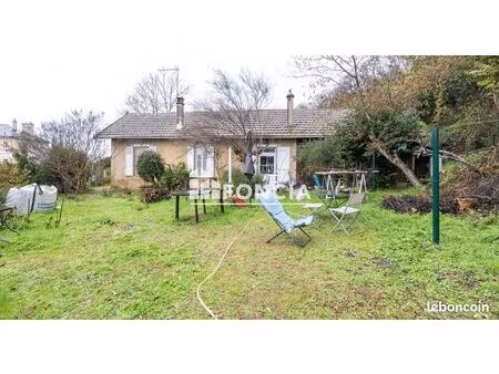 charmante maison de plain-pied proche du centre de montfort-le-gesnois