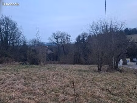 terrain 670 m² mesigny