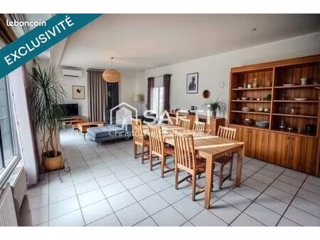 propriété 4 pièces 141 m²