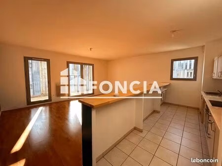 à vendre – t3 lumineux avec grande terrasse – quai de bacalan