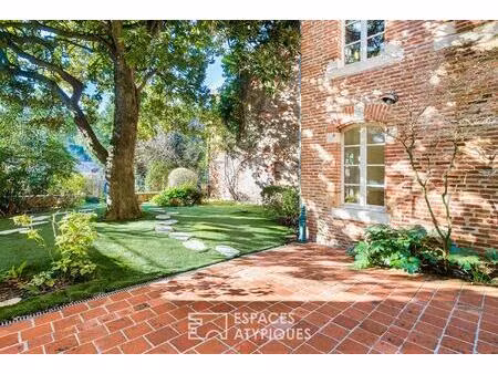 triplex avec son jardin et sa piscine au pied de la cathédrale