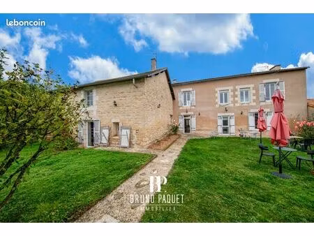 maison de charme rénovée – neuville-de-poitou - route de clan