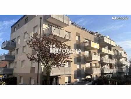 au centre  gare sncf  arrêt bus tpg