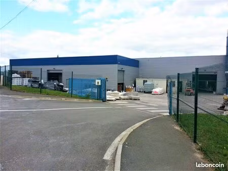 local d'activité 1 373 m²