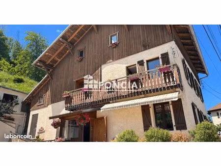 lumineuse maison sur les hauts de magland