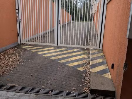 parking/box garage fermé à louer