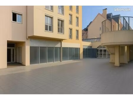 vend local commercial/ bureaux 113m2 laval