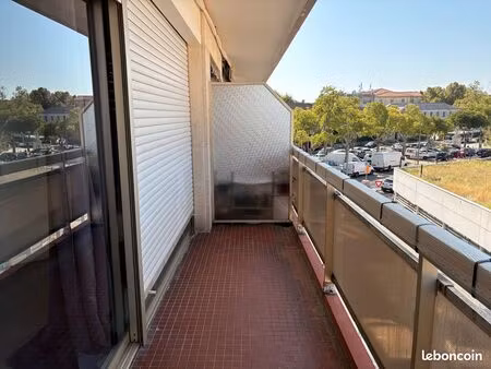 studio à louer avec un balcon