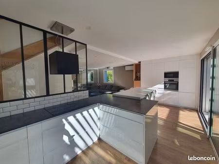 contemporaine avec jardin  sans vis à vis  au calme et prête à vivre