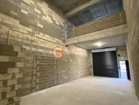 local d'activité 95 m²