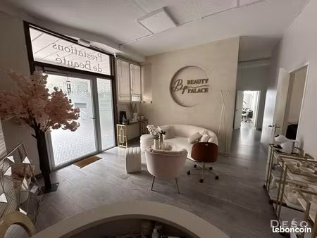 institut de beauté / commerce de 115 m2 (9 pièces) à louer  climatisé  co