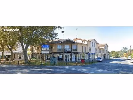 local commercial 56 m² - centre ville de salles - axe passant - forte visibilite