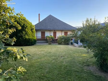 thusy maison avec jardin stationnement