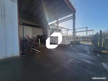 local d'activité 1 630 m²