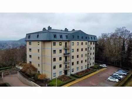 appartement 3 chambres avec terrasse et garage privatif