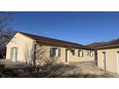 maison de plain-pied avec 4 chambres  garages et dépendance camp