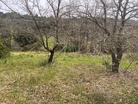 terrain constructible viabilisé 726 m²