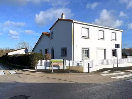 vente maison à nesmy (85310) : à vendre / 132m² nesmy