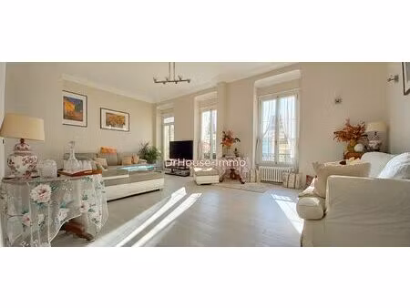 proche libération - superbe t4 rénové et lumineux avec 2 balcons