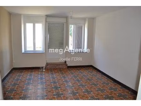 maison mitoyenne au coeur du village de st denis