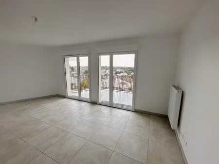 t3 avec terrasse et parking à cenon