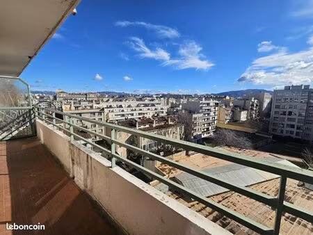 studio 1 pièce 28 m²