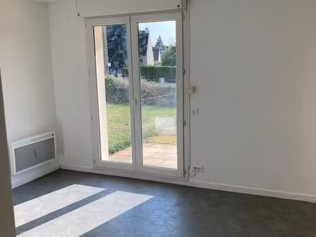 villemandeur - 2 pièces en rez de jardin à louer