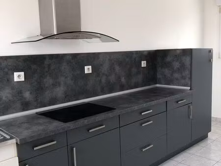 loue maison 3 pièces plein pied