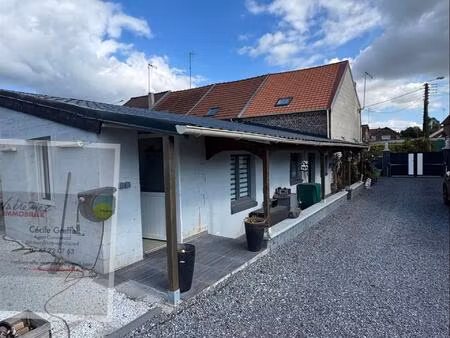 jolie maison semi-individuelle