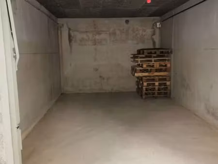 location parking 18 m² à les lecques (83270)  140 €