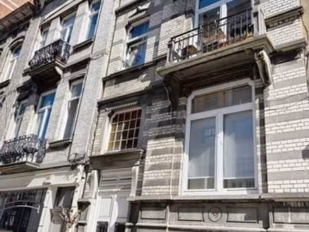appartement idéalement situé avec petit balcon