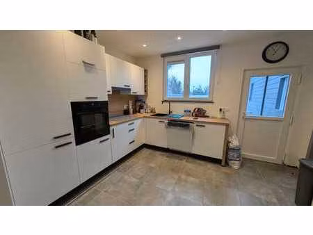 bel appart rez-de-ch. rénové 76m² 2ch terrasse parking cave