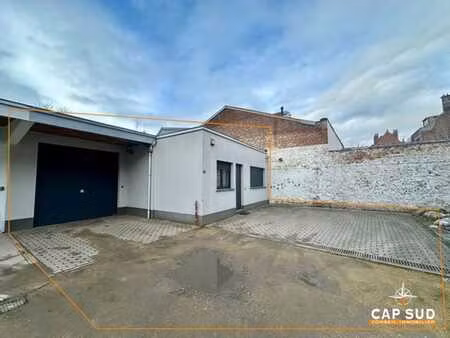 laeken : entrepôt 130m² + 3 parkings