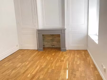 location appartement 1 pièce 26 m² à lyon 7 (69007)
