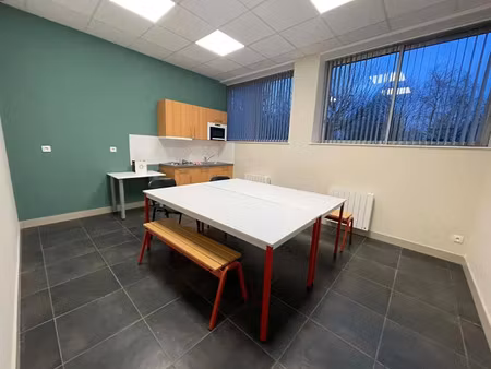 location locaux professionnels 35 m² à verneuil-en-halatte (60550)  550 €