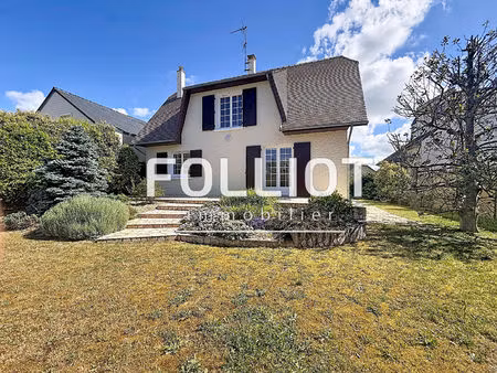 a vendre maison avec autonomie de plain pied et beau jardin à 200 m de la mer!