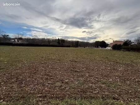 terrain 1 602 m² idron