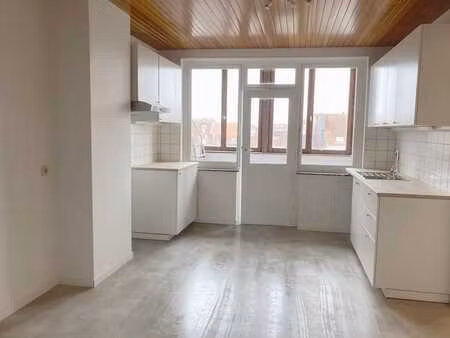 une chambre + bureau