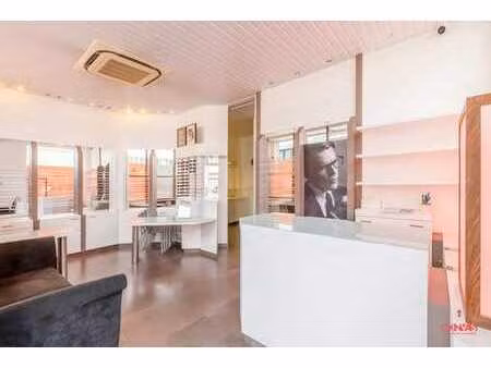 hoekwoning met handelsruimte