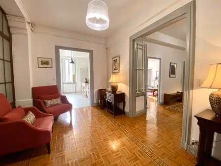appartement de charme avec stationnement au coeur de la ville